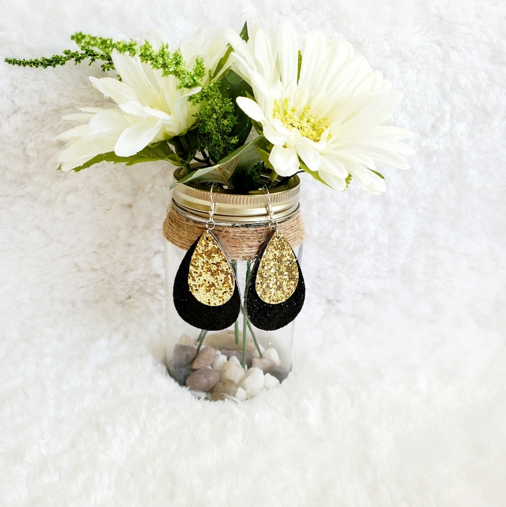 2/$18 Beautiful Tear Drop Earring Black/Gold